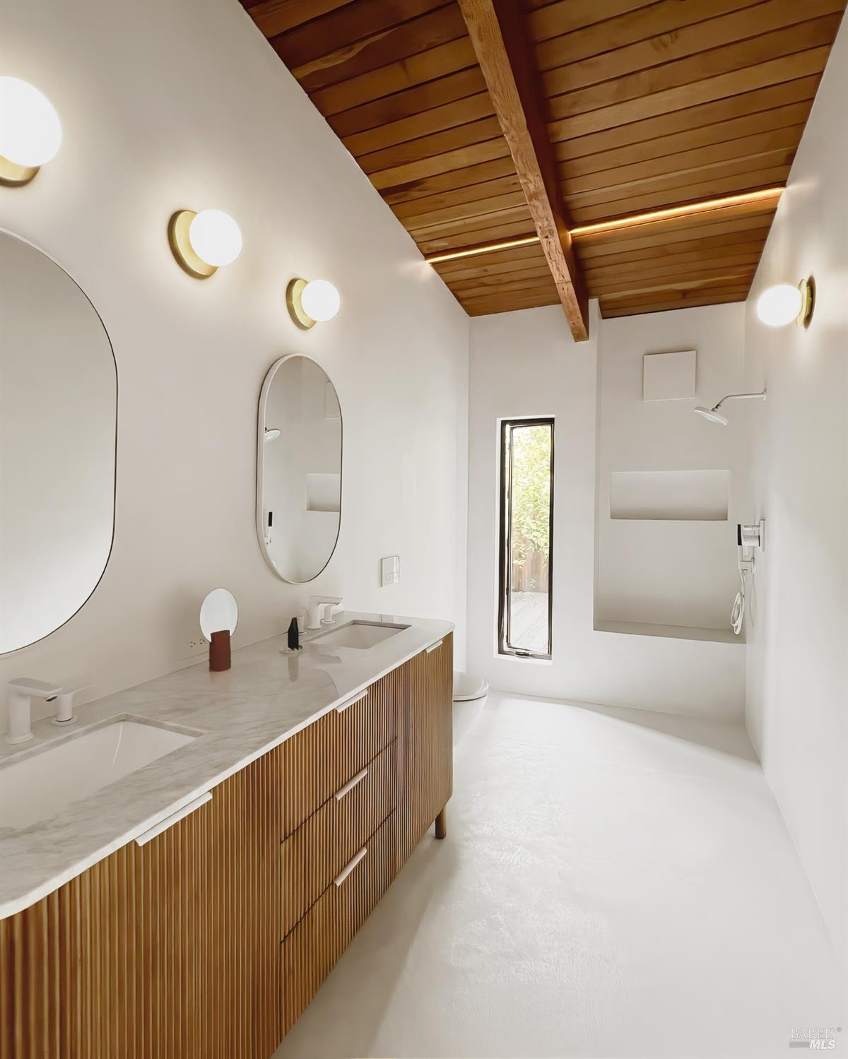 Detail Gallery Image 21 of 32 For 205 Martinique Ave, Tiburon,  CA 94920 - 4 Beds | 2/1 Baths