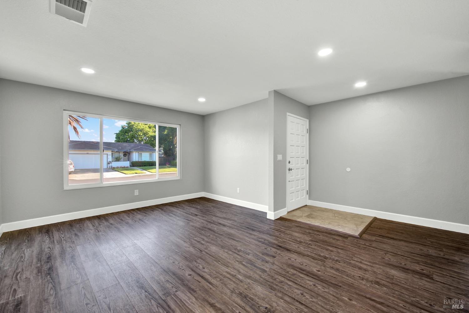 Detail Gallery Image 13 of 52 For 106 Ramsey Dr, Vacaville,  CA 95687 - 4 Beds | 2 Baths