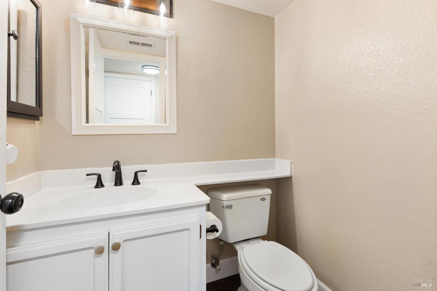 Detail Gallery Image 16 of 42 For 115 American Way, Vacaville,  CA 95687 - 3 Beds | 2/1 Baths