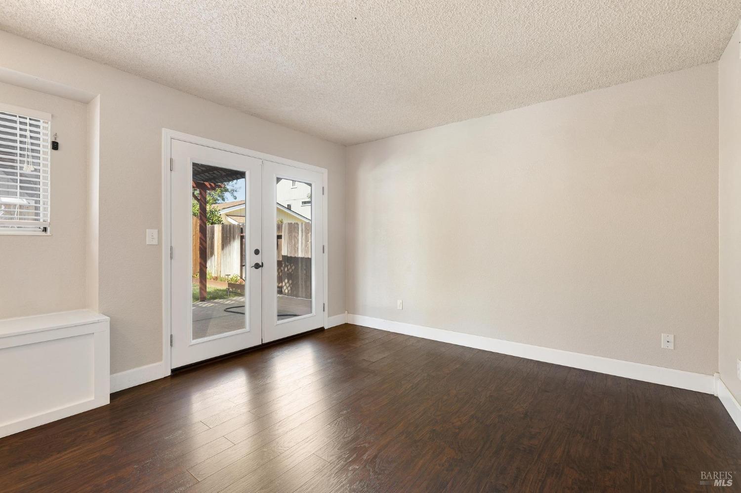 Detail Gallery Image 13 of 42 For 115 American Way, Vacaville,  CA 95687 - 3 Beds | 2/1 Baths