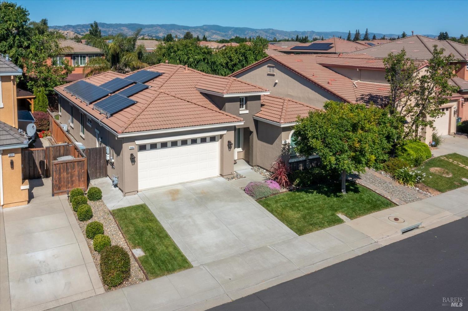 Detail Gallery Image 19 of 56 For 2085 Newcastle Dr, Vacaville,  CA 95687 - 4 Beds | 3 Baths