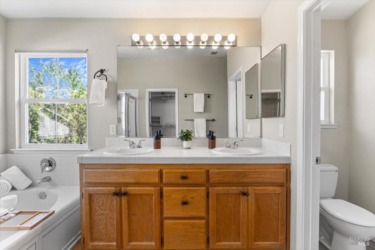 Detail Gallery Image 28 of 52 For 278 Windsor Dr, Petaluma,  CA 94952 - 4 Beds | 3 Baths