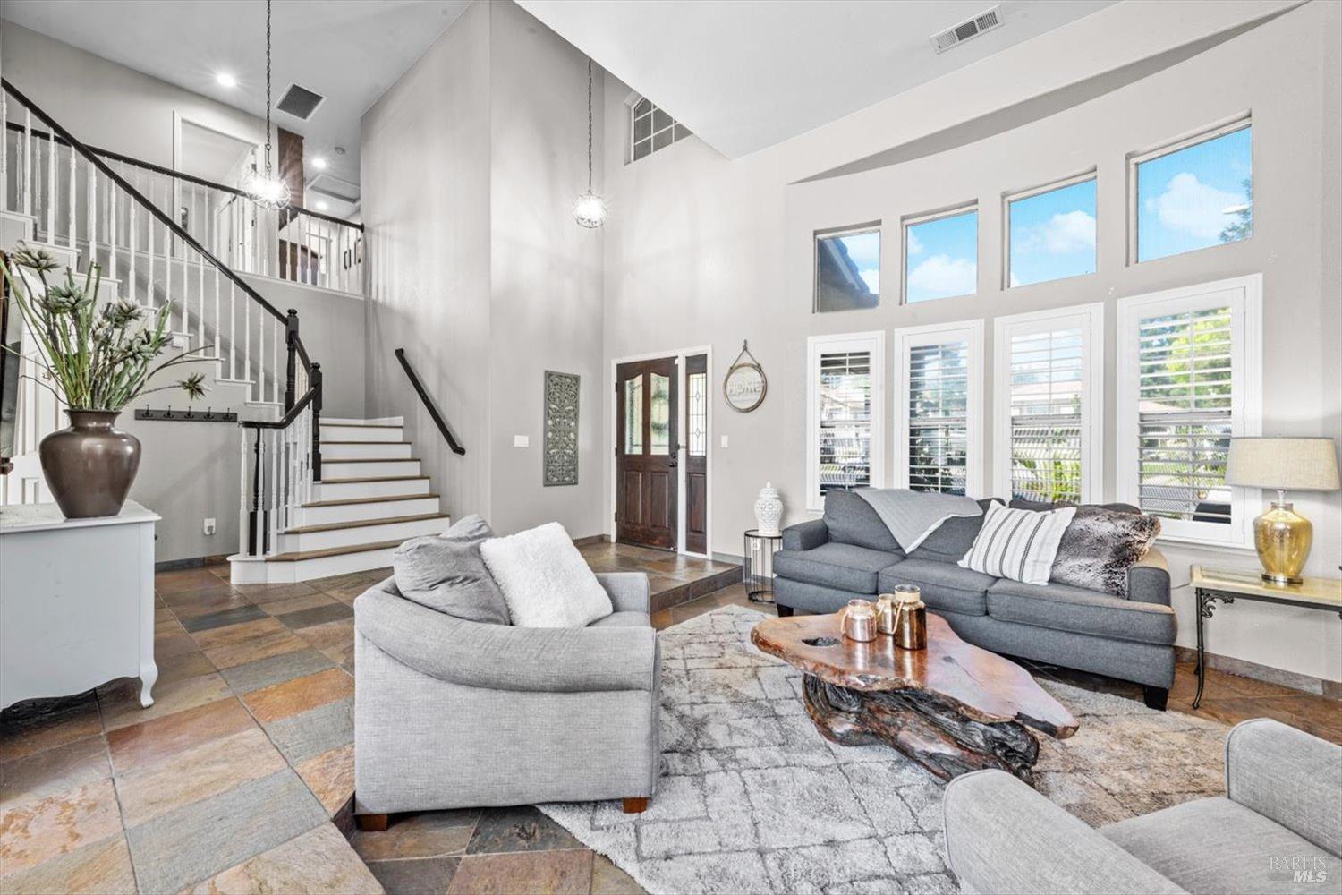 Detail Gallery Image 7 of 55 For 319 Birchwood Ct, Vacaville,  CA 95688 - 4 Beds | 2/1 Baths