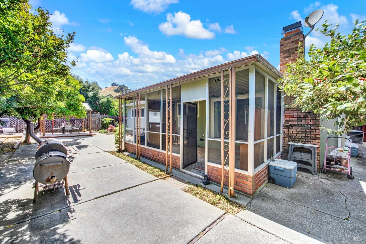 Detail Gallery Image 47 of 60 For 1199 Creekside Dr, Vacaville,  CA 95687 - 4 Beds | 2 Baths