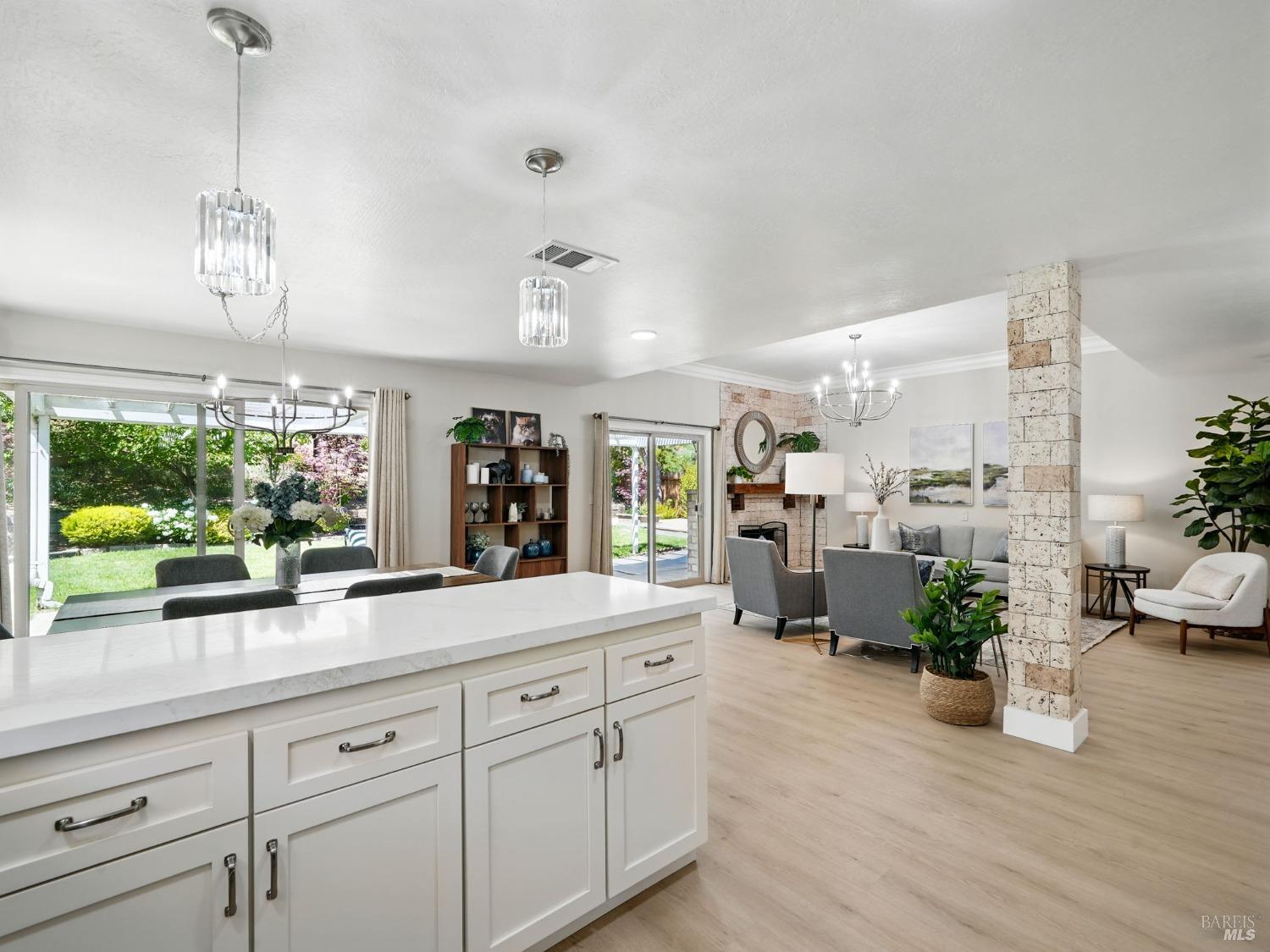 Detail Gallery Image 8 of 30 For 215 Panorama Dr, Benicia,  CA 94510 - 3 Beds | 2 Baths
