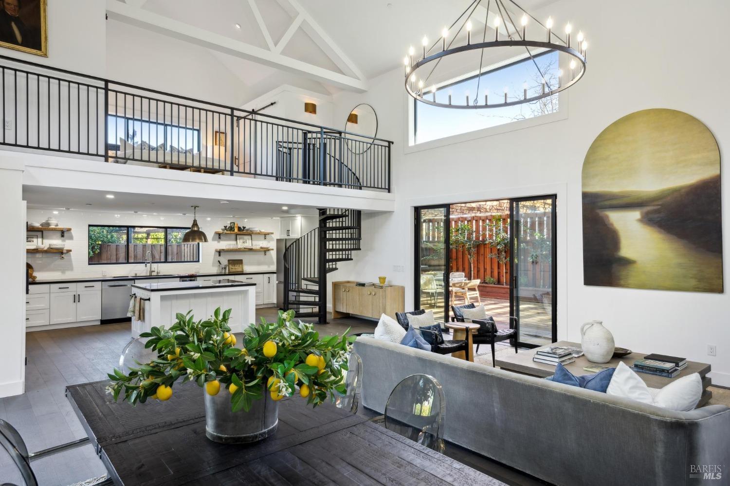 Detail Gallery Image 5 of 39 For 303 Bodega Ave, Petaluma,  CA 94952 - 2 Beds | 3 Baths