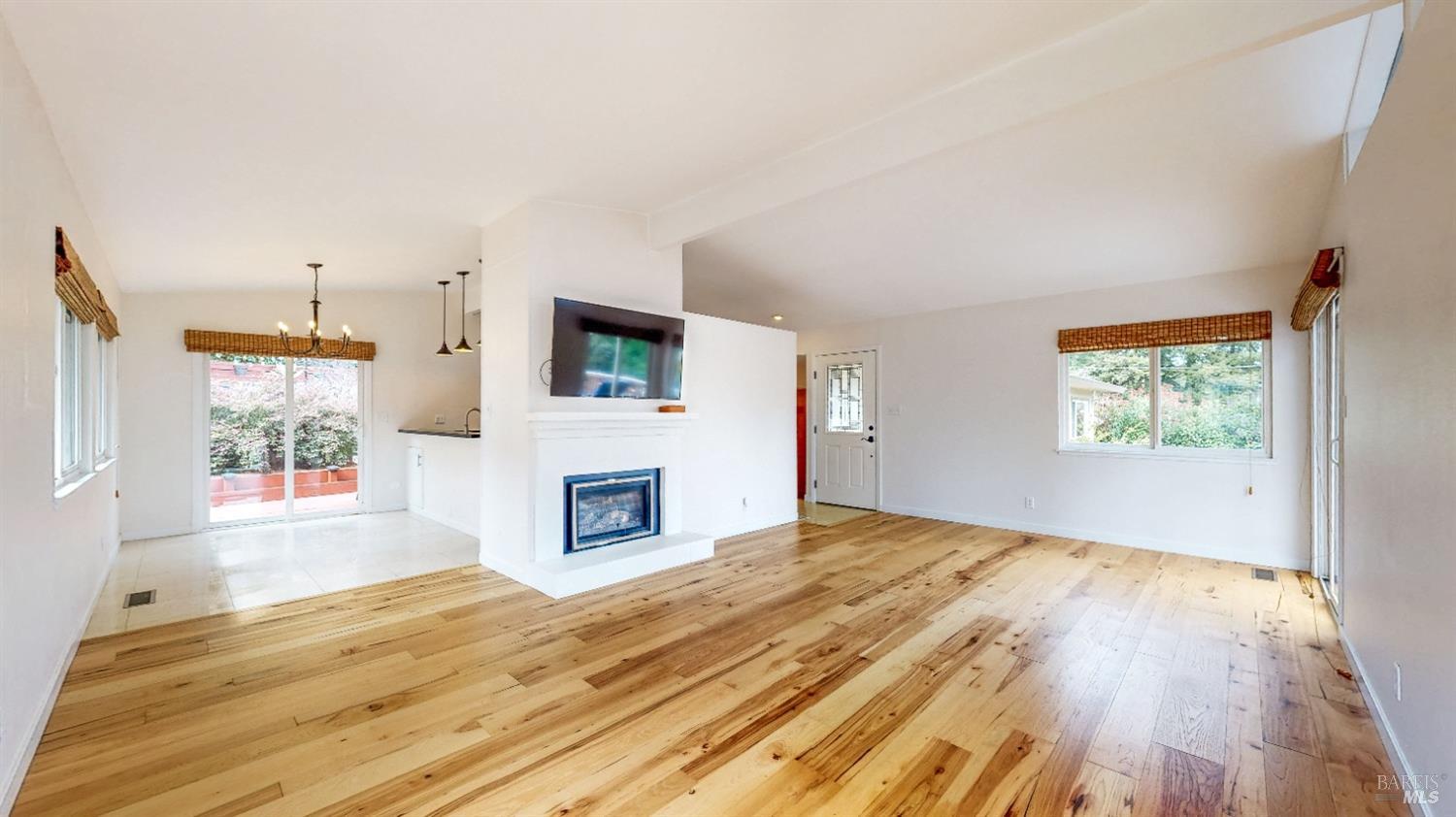 Detail Gallery Image 4 of 62 For 2061 Woodside Dr, Santa Rosa,  CA 95404 - 3 Beds | 2 Baths