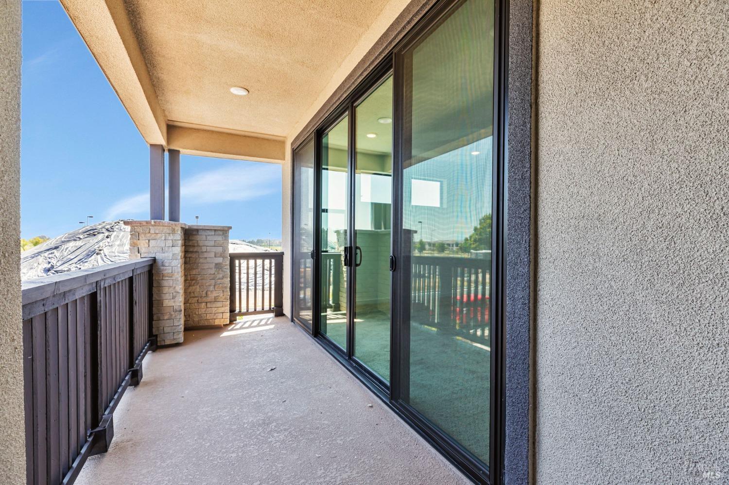Detail Gallery Image 10 of 12 For 1562 Waterside Ln, Rohnert Park,  CA 94928 - 3 Beds | 2/1 Baths