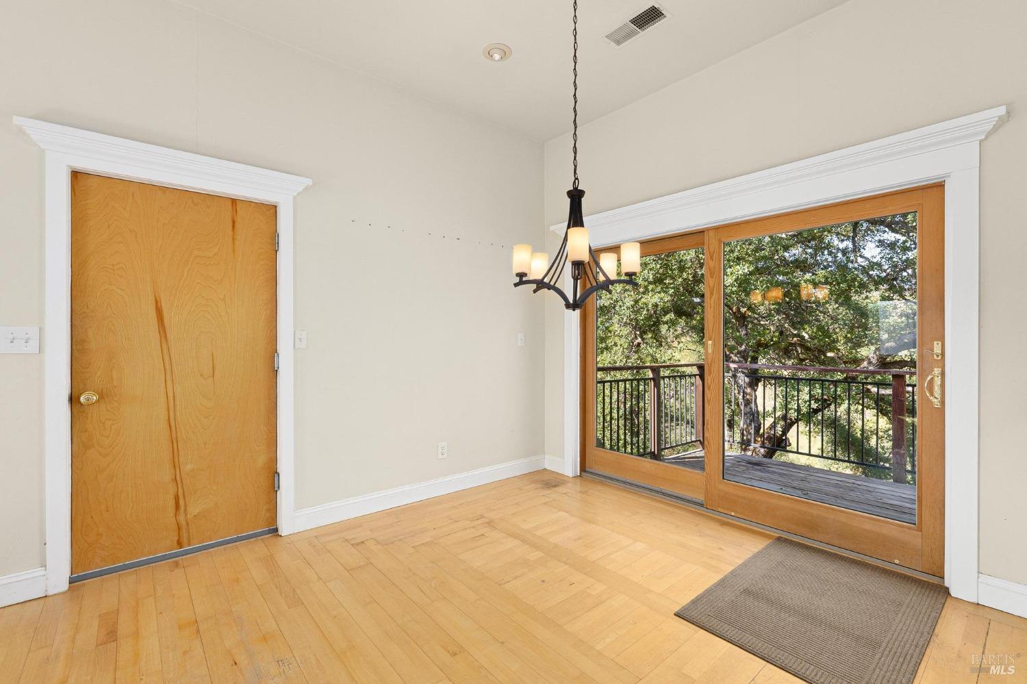 Detail Gallery Image 11 of 38 For 1126 Rimrock Dr, Napa,  CA 94558 - 2 Beds | 1/1 Baths