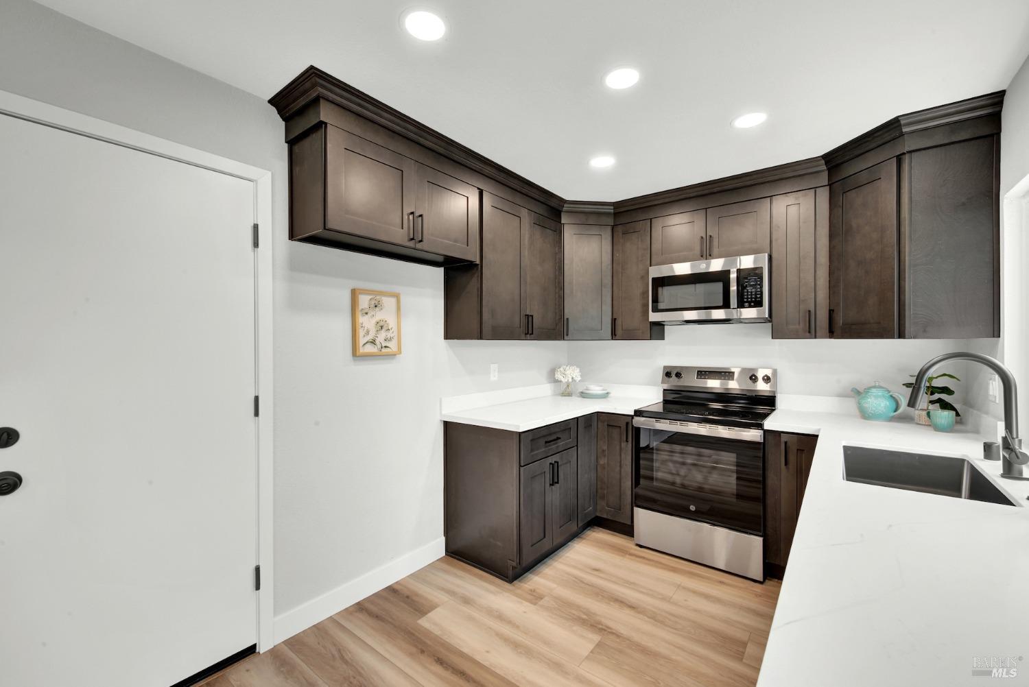 Detail Gallery Image 16 of 47 For 661 Berkeley Way, Fairfield,  CA 94533 - 4 Beds | 2 Baths