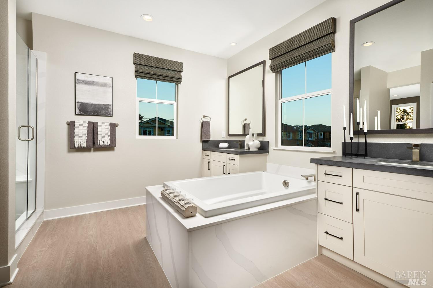 Detail Gallery Image 4 of 4 For 2924 Liscum St, Santa Rosa,  CA 95407 - 3 Beds | 2/1 Baths