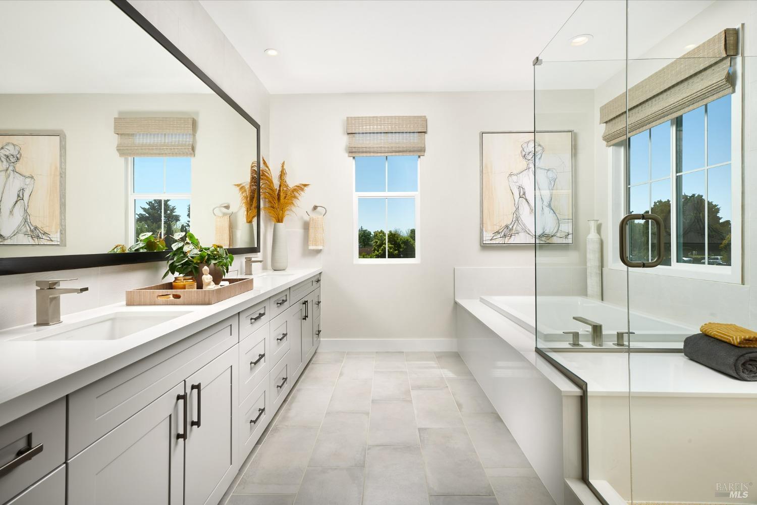 Detail Gallery Image 4 of 5 For 2799 Sassy St, Santa Rosa,  CA 95407 - 4 Beds | 3 Baths