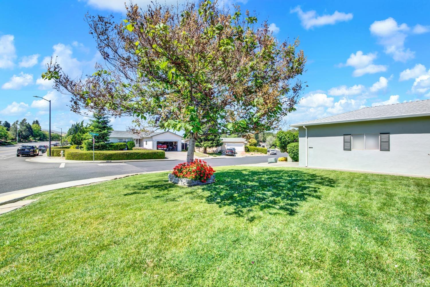 Detail Gallery Image 9 of 60 For 1199 Creekside Dr, Vacaville,  CA 95687 - 4 Beds | 2 Baths