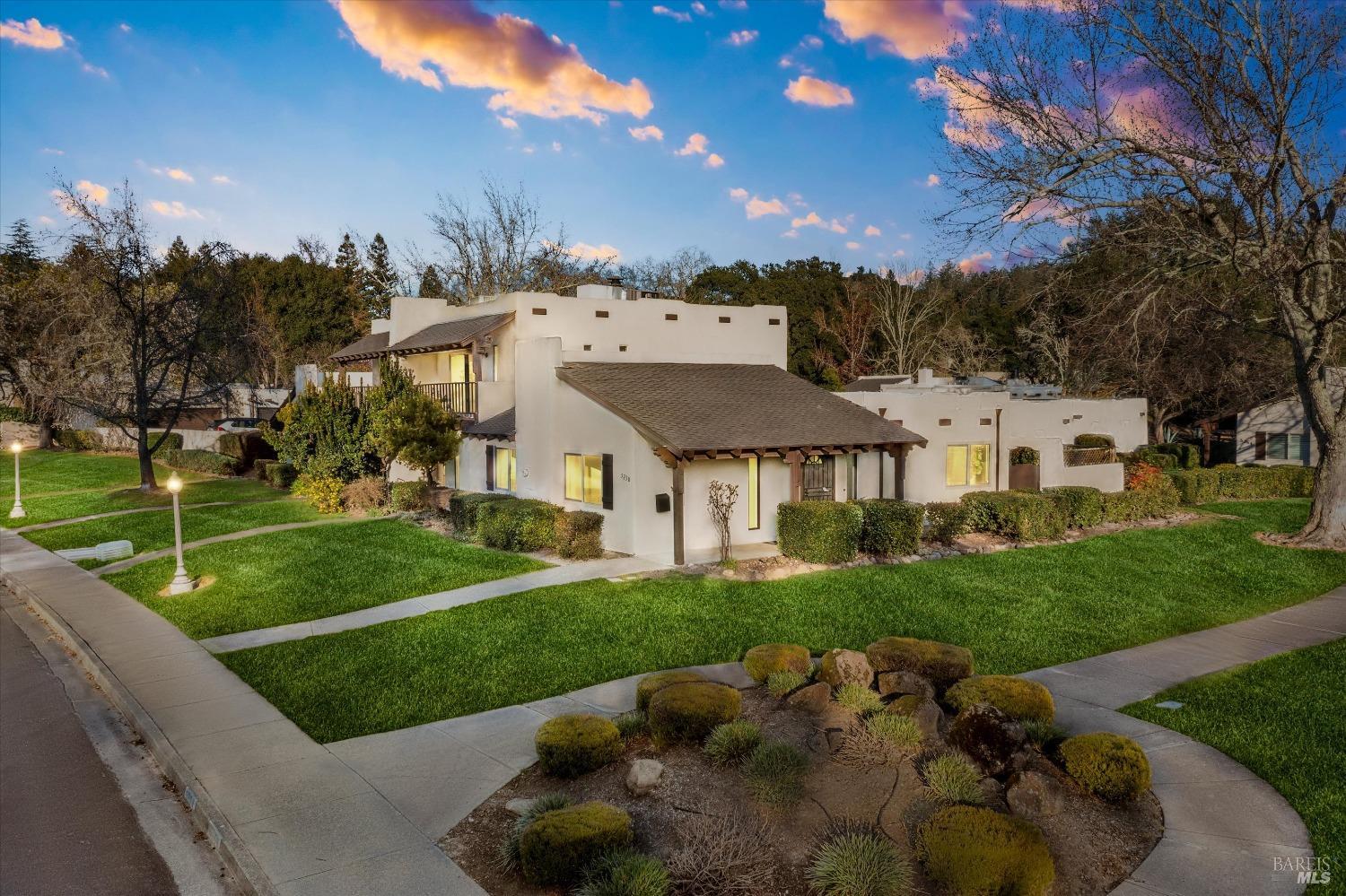 Detail Gallery Image 2 of 28 For 5258 El Mercado Pkwy, Santa Rosa,  CA 95403 - 2 Beds | 2 Baths