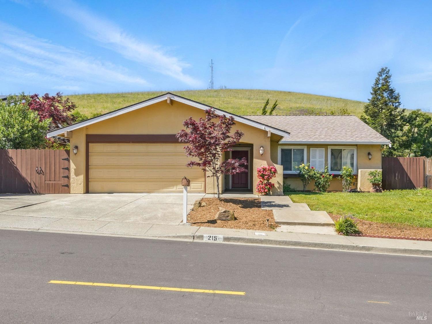 Detail Gallery Image 1 of 30 For 215 Panorama Dr, Benicia,  CA 94510 - 3 Beds | 2 Baths