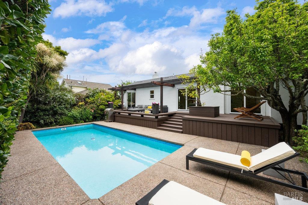 Detail Gallery Image 72 of 98 For 33 Wray Ave, Sausalito,  CA 94965 - 3 Beds | 2 Baths