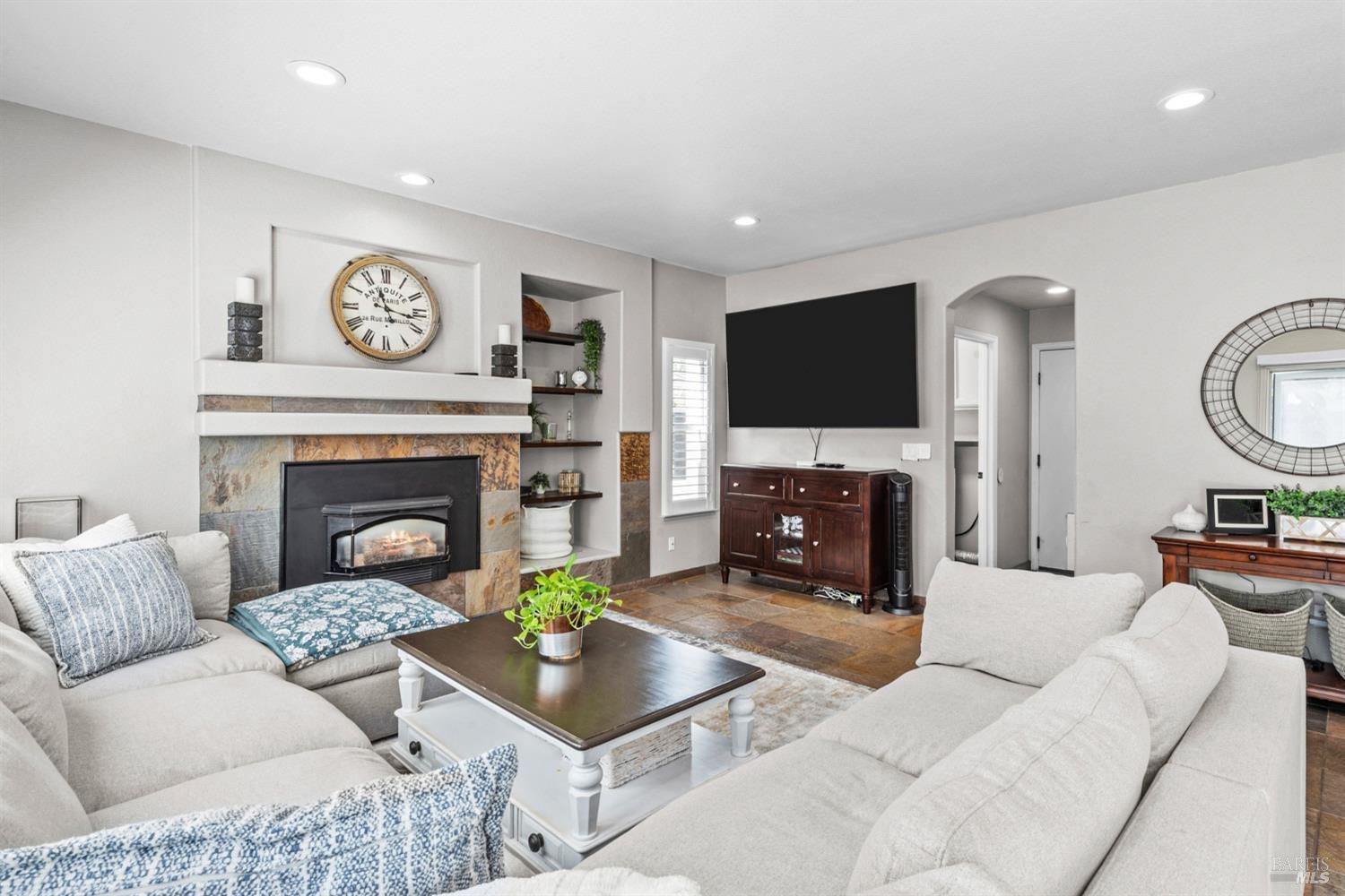Detail Gallery Image 21 of 55 For 319 Birchwood Ct, Vacaville,  CA 95688 - 4 Beds | 2/1 Baths