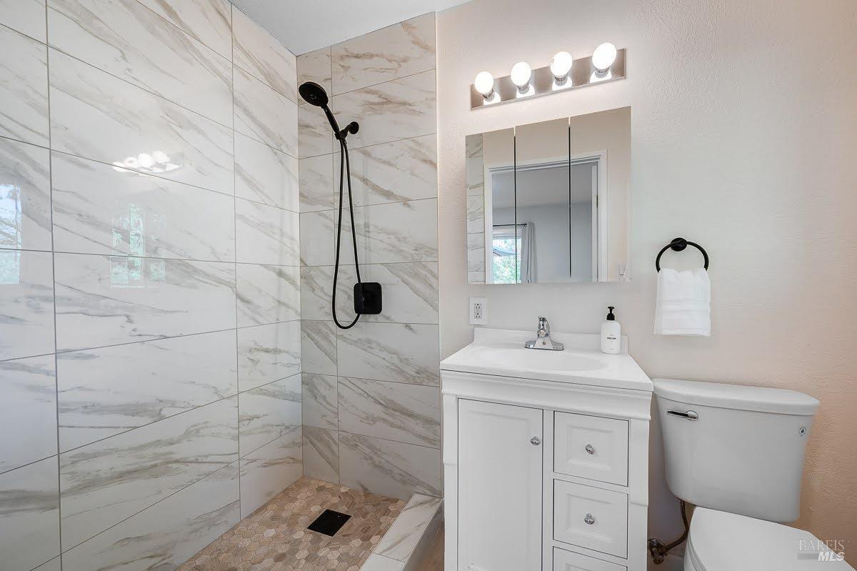 Detail Gallery Image 27 of 82 For 725 Lytton Station Rd, Healdsburg,  CA 95448 - 7 Beds | 5 Baths