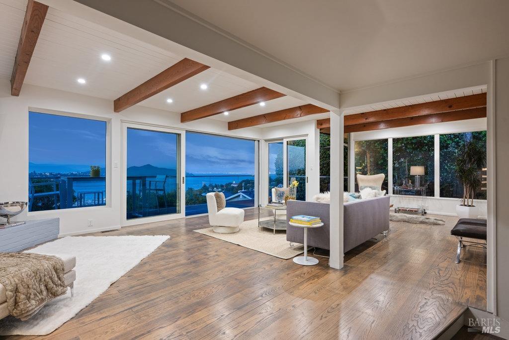 Detail Gallery Image 17 of 98 For 33 Wray Ave, Sausalito,  CA 94965 - 3 Beds | 2 Baths