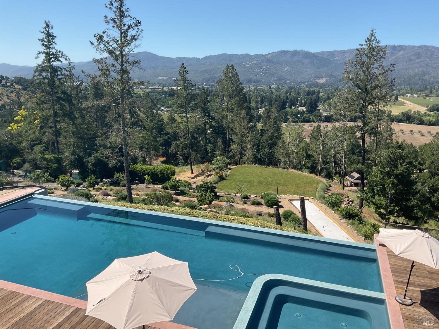 Detail Gallery Image 2 of 87 For 550 Meadowood Ln, Saint Helena,  CA 94574 - 6 Beds | 6 Baths
