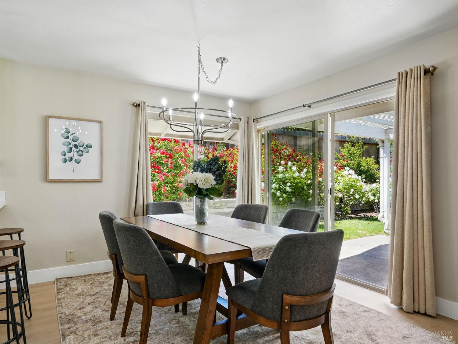 Detail Gallery Image 10 of 30 For 215 Panorama Dr, Benicia,  CA 94510 - 3 Beds | 2 Baths