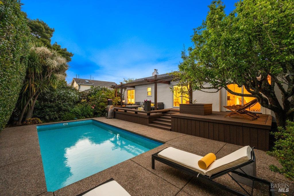 Detail Gallery Image 10 of 98 For 33 Wray Ave, Sausalito,  CA 94965 - 3 Beds | 2 Baths