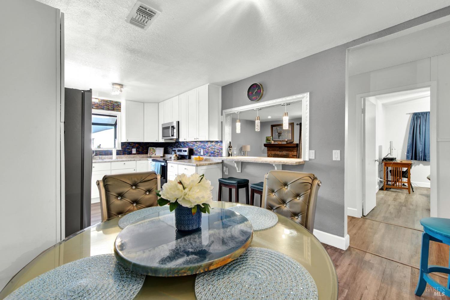 Detail Gallery Image 19 of 60 For 1199 Creekside Dr, Vacaville,  CA 95687 - 4 Beds | 2 Baths