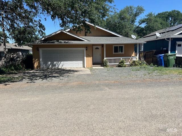 Detail Gallery Image 2 of 14 For 16214 33rd Ave, Clearlake,  CA 95422 - 3 Beds | 2 Baths
