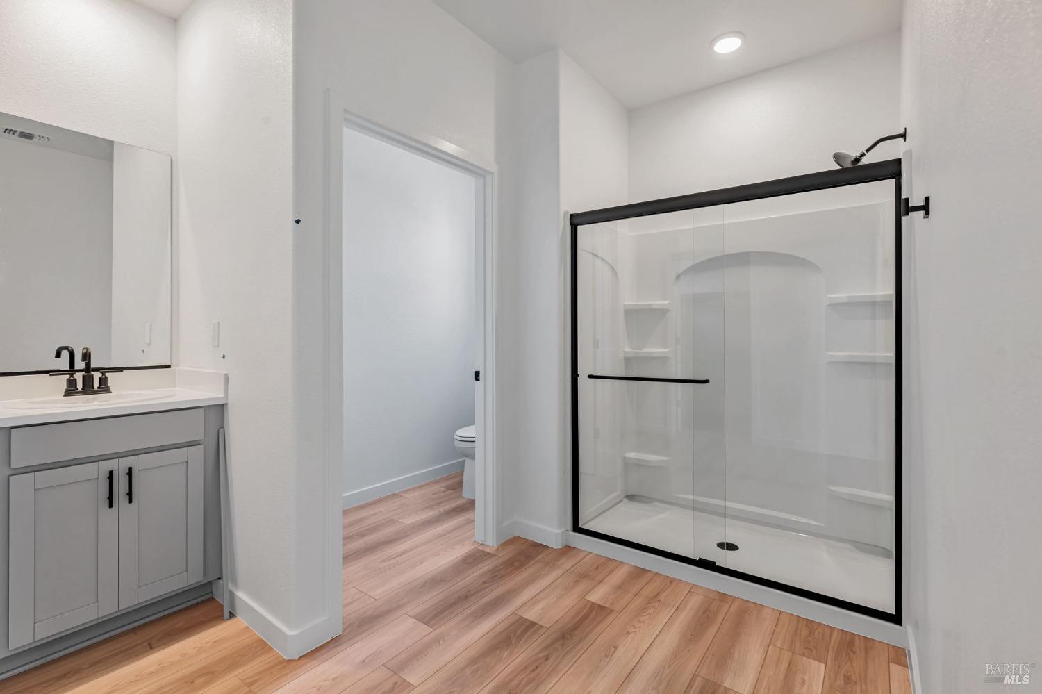 Detail Gallery Image 8 of 12 For 1562 Waterside Ln, Rohnert Park,  CA 94928 - 3 Beds | 2/1 Baths