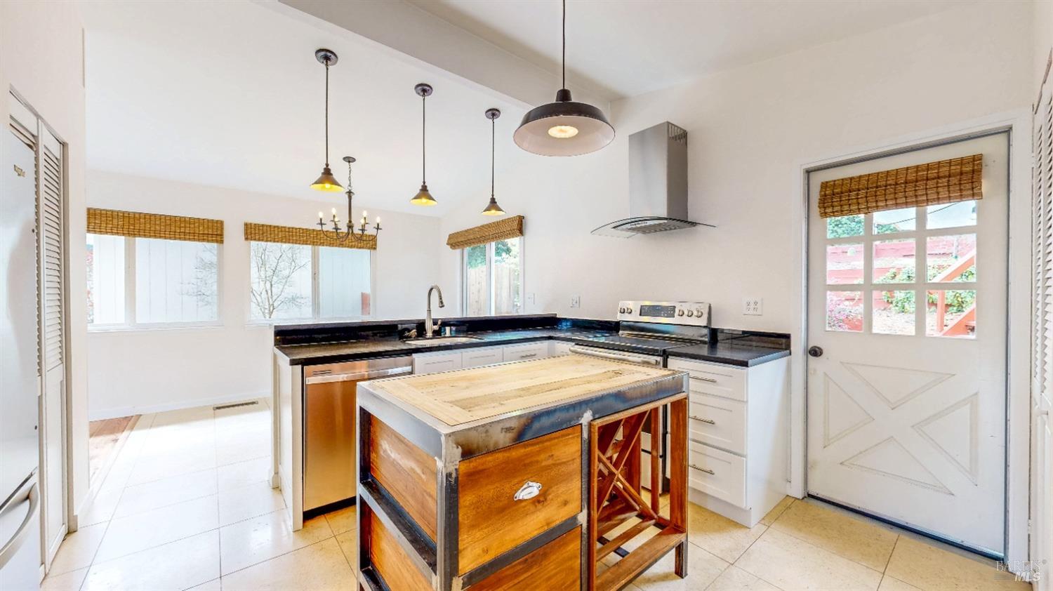 Detail Gallery Image 6 of 62 For 2061 Woodside Dr, Santa Rosa,  CA 95404 - 3 Beds | 2 Baths