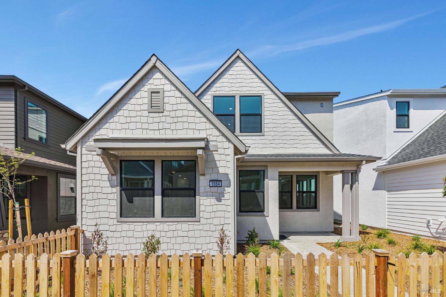 Detail Gallery Image 1 of 12 For 1554 Waterside Ln, Rohnert Park,  CA 94928 - 3 Beds | 2/1 Baths