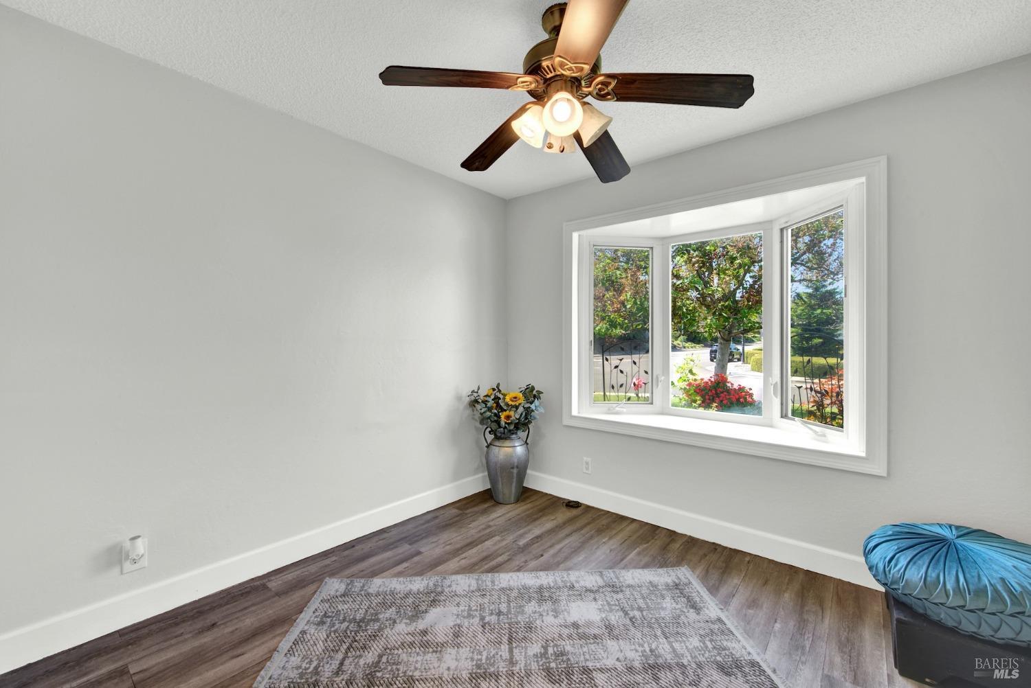 Detail Gallery Image 33 of 60 For 1199 Creekside Dr, Vacaville,  CA 95687 - 4 Beds | 2 Baths