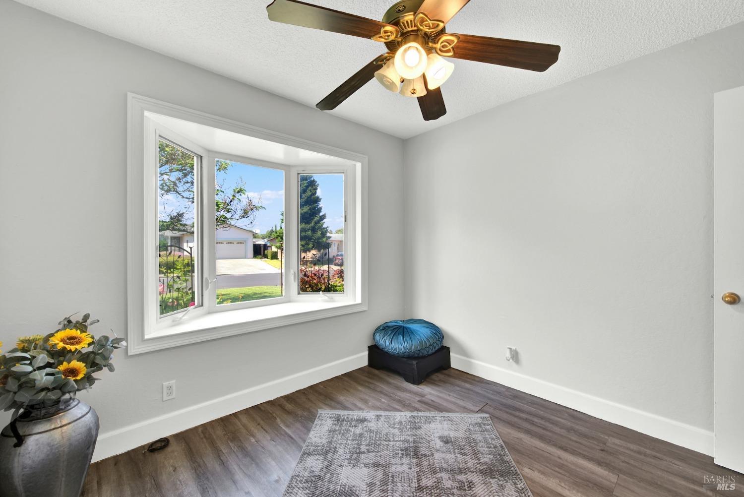 Detail Gallery Image 34 of 60 For 1199 Creekside Dr, Vacaville,  CA 95687 - 4 Beds | 2 Baths