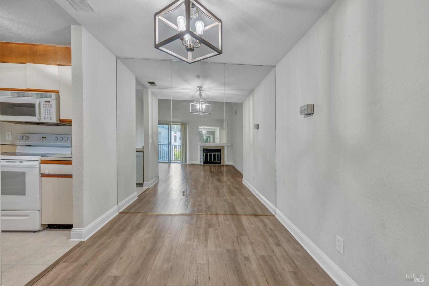 Detail Gallery Image 12 of 51 For 3183 Wayside Plz #319,  Walnut Creek,  CA 94597 - 2 Beds | 2 Baths
