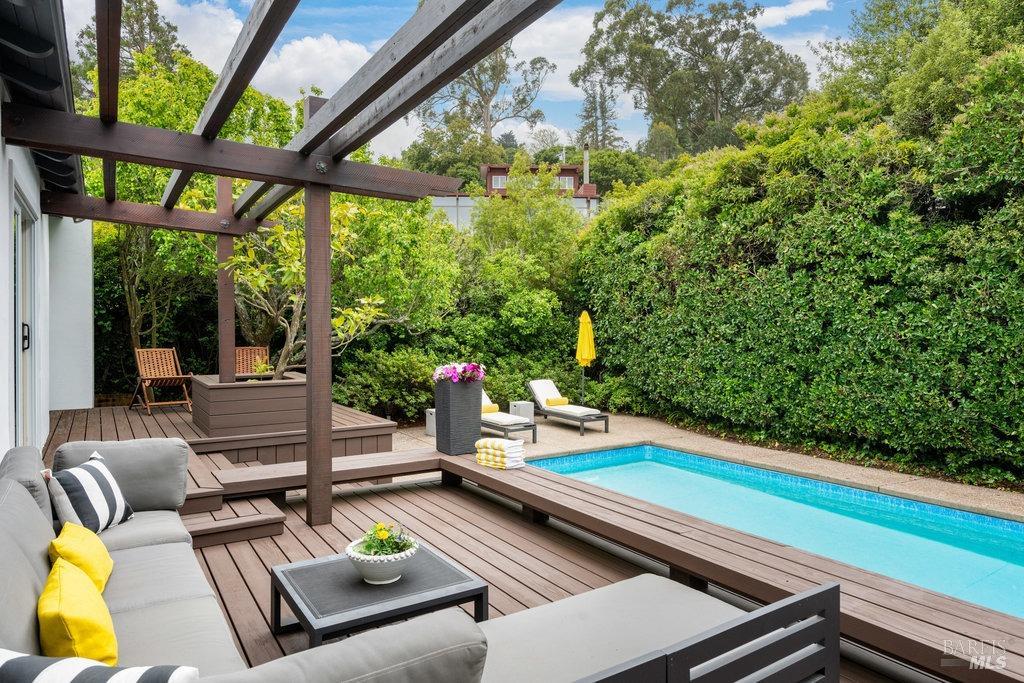 Detail Gallery Image 22 of 98 For 33 Wray Ave, Sausalito,  CA 94965 - 3 Beds | 2 Baths