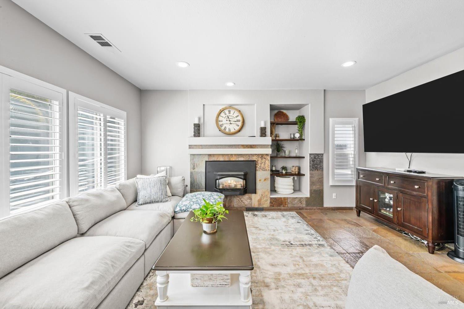 Detail Gallery Image 19 of 55 For 319 Birchwood Ct, Vacaville,  CA 95688 - 4 Beds | 2/1 Baths