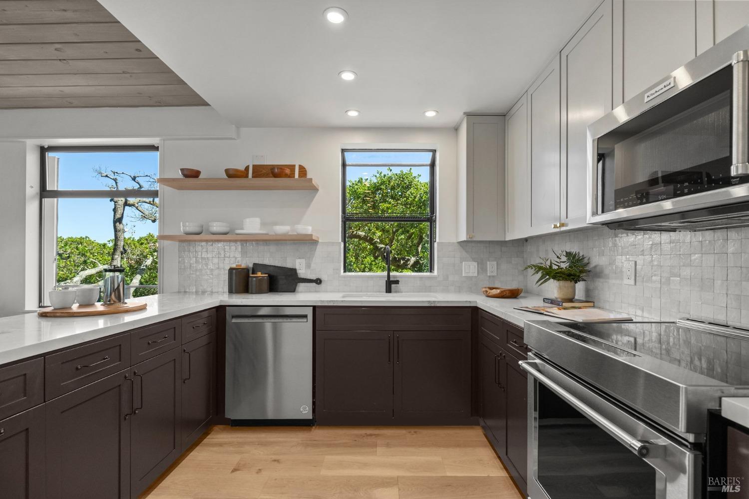 Detail Gallery Image 42 of 60 For 95 Monte Mar Dr, Sausalito,  CA 94965 - 3 Beds | 2/1 Baths
