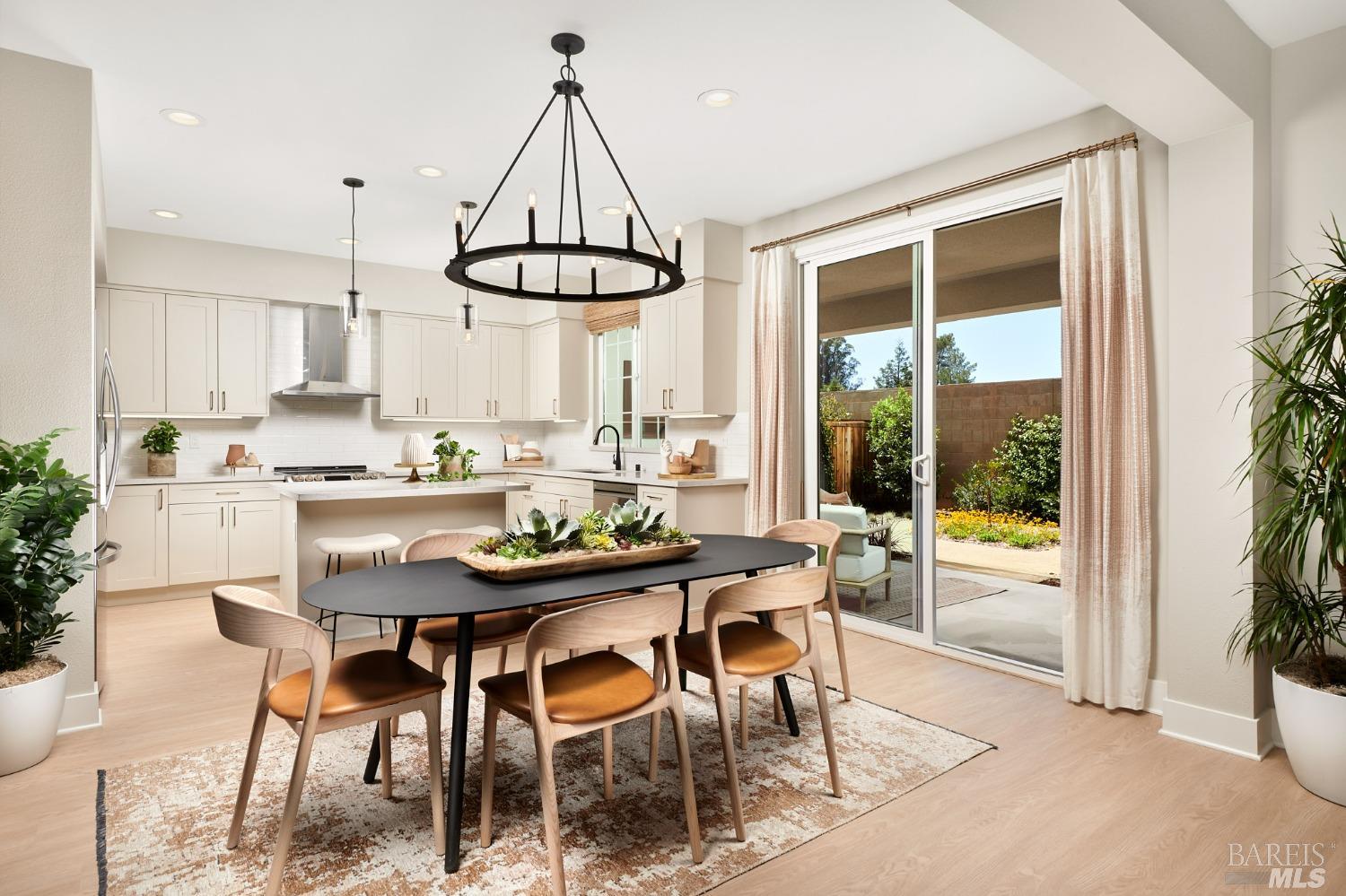 Detail Gallery Image 2 of 5 For 2787 Sassy St, Santa Rosa,  CA 95407 - 4 Beds | 3 Baths