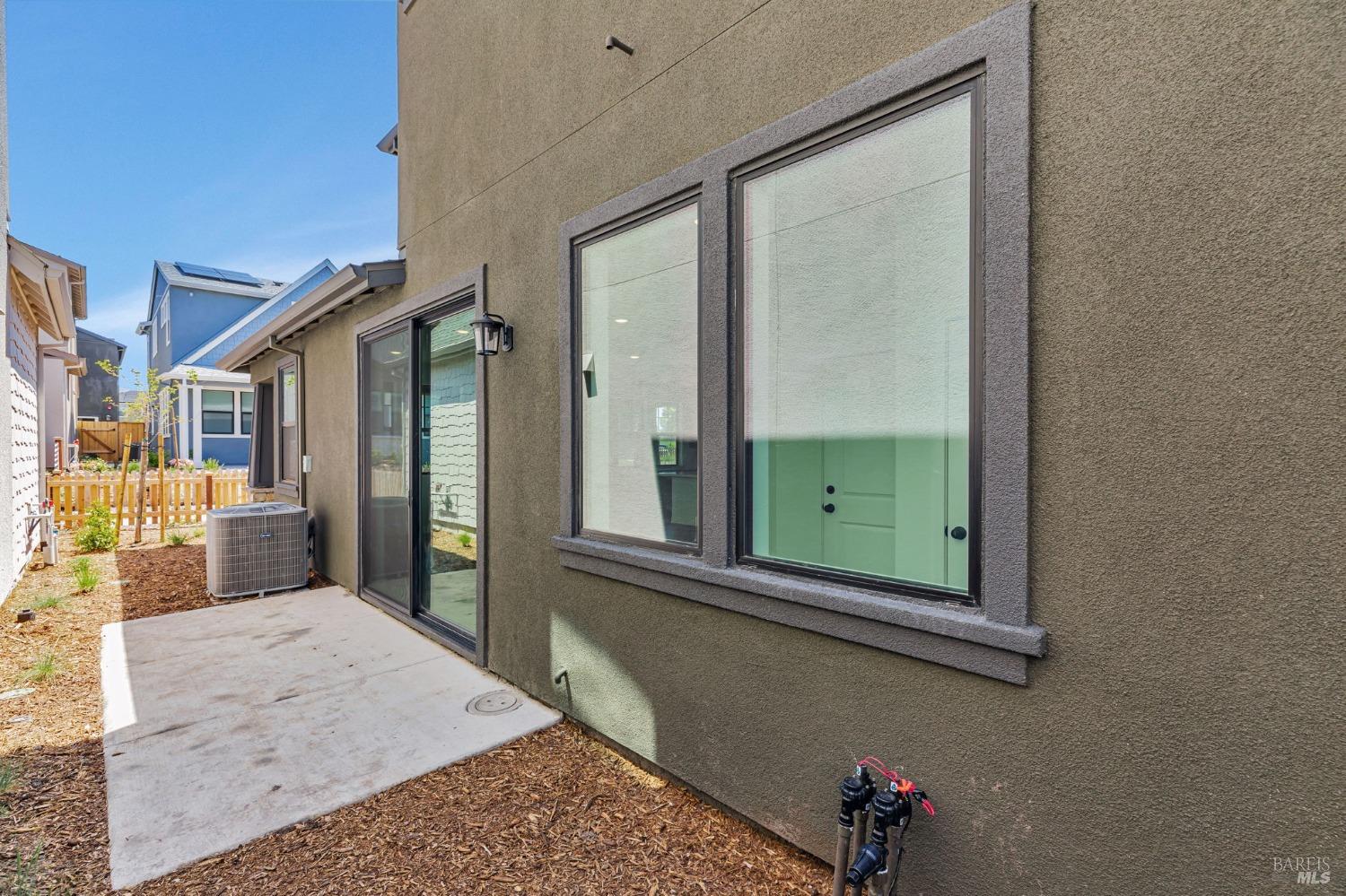 Detail Gallery Image 8 of 10 For 1558 Waterside Ln, Rohnert Park,  CA 94928 - 3 Beds | 2 Baths