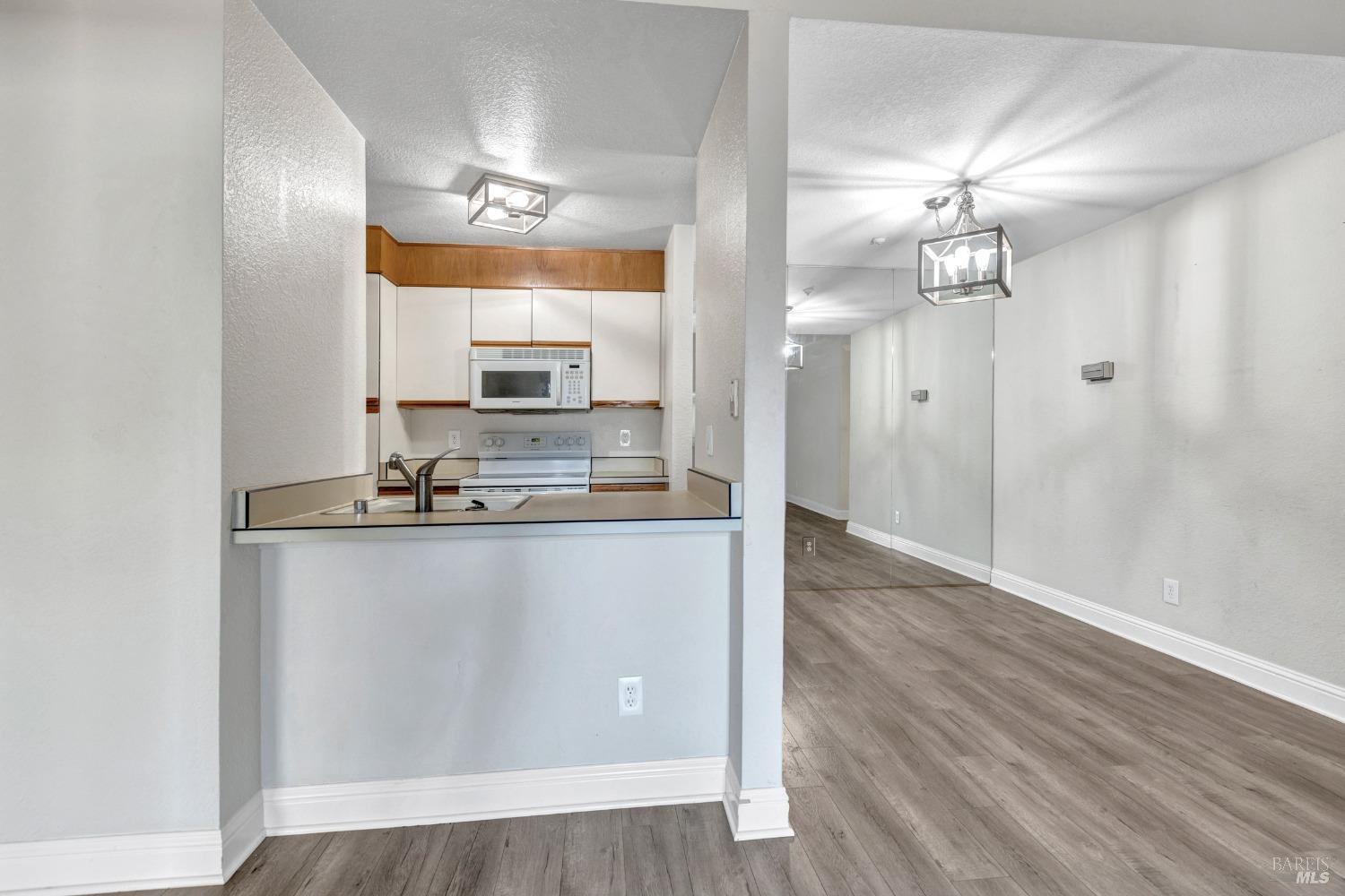 Detail Gallery Image 17 of 51 For 3183 Wayside Plz #319,  Walnut Creek,  CA 94597 - 2 Beds | 2 Baths