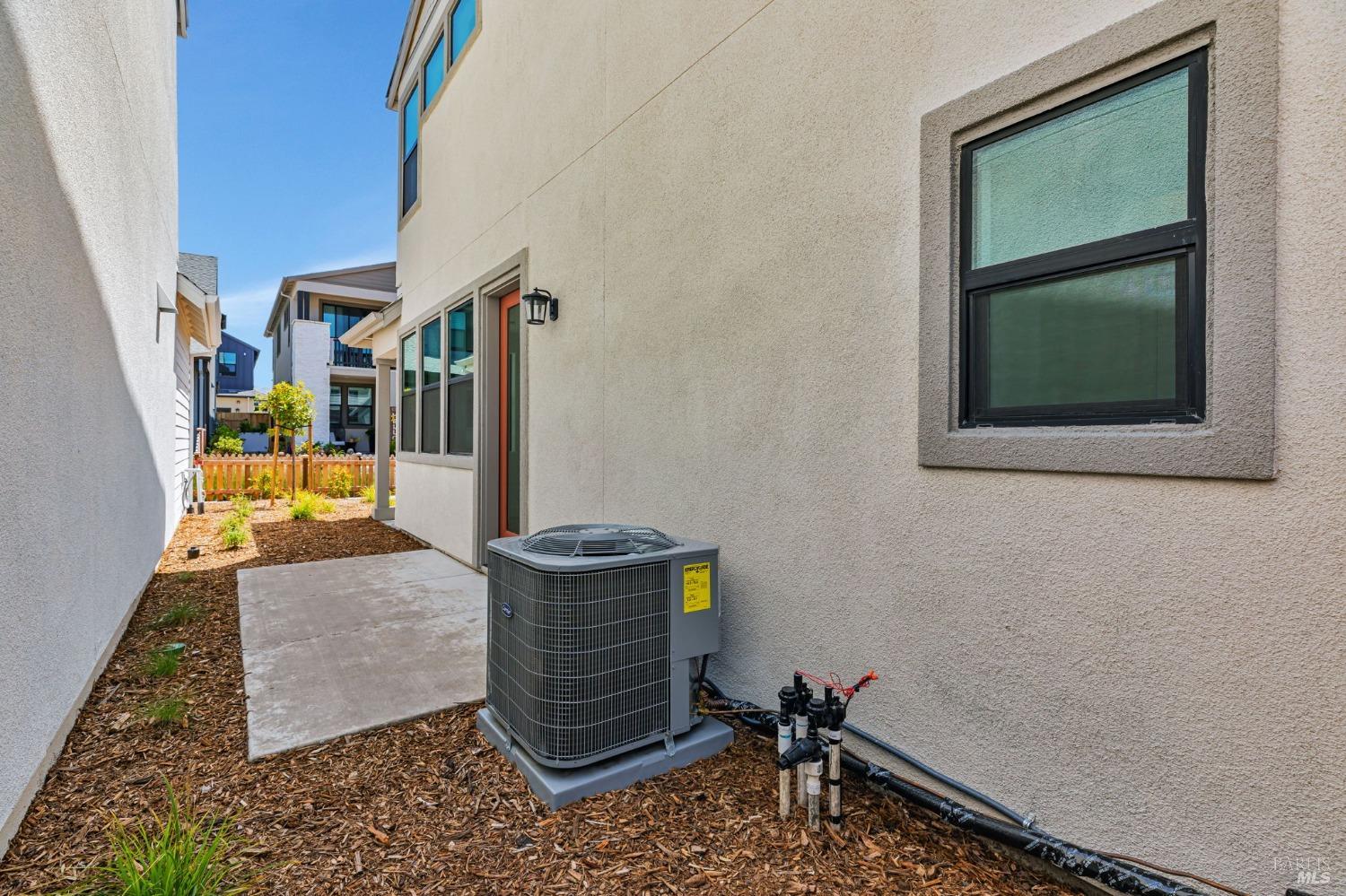 Detail Gallery Image 10 of 12 For 1554 Waterside Ln, Rohnert Park,  CA 94928 - 3 Beds | 2/1 Baths