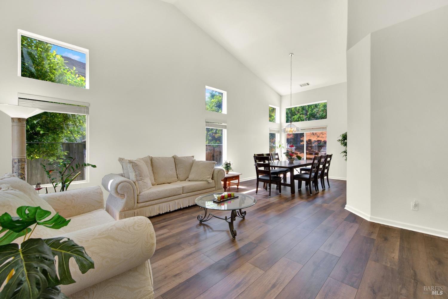 Detail Gallery Image 6 of 67 For 1917 Rollingwood Dr, Fairfield,  CA 94534 - 4 Beds | 2/1 Baths