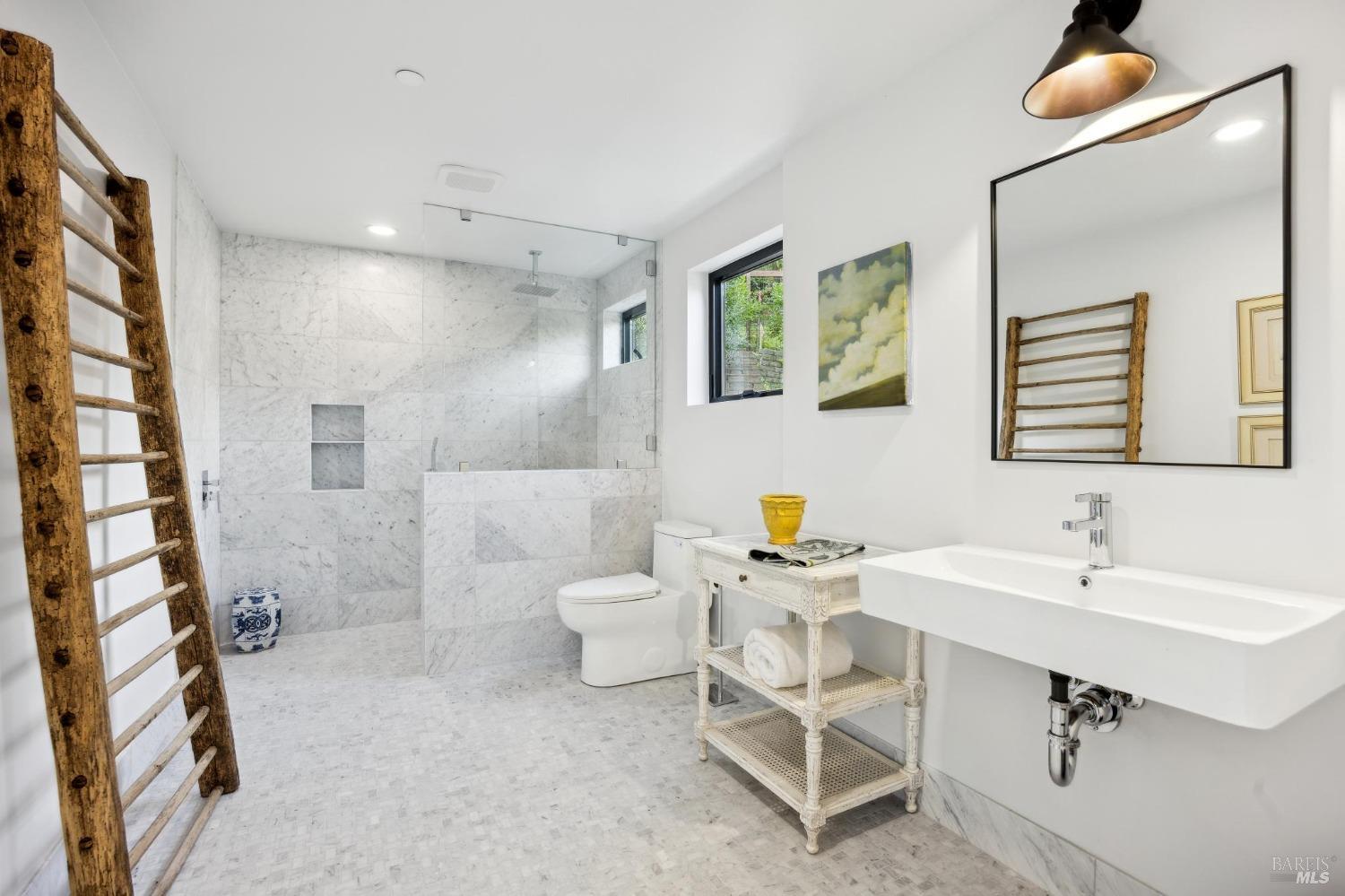 Detail Gallery Image 27 of 39 For 303 Bodega Ave, Petaluma,  CA 94952 - 2 Beds | 3 Baths