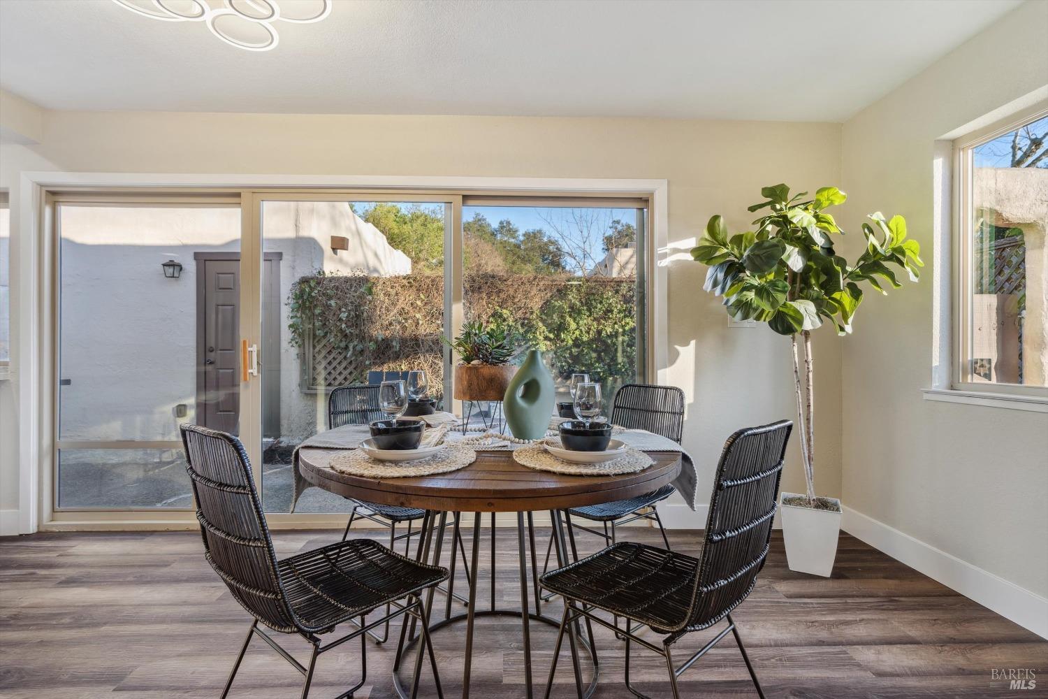 Detail Gallery Image 8 of 28 For 5258 El Mercado Pkwy, Santa Rosa,  CA 95403 - 2 Beds | 2 Baths
