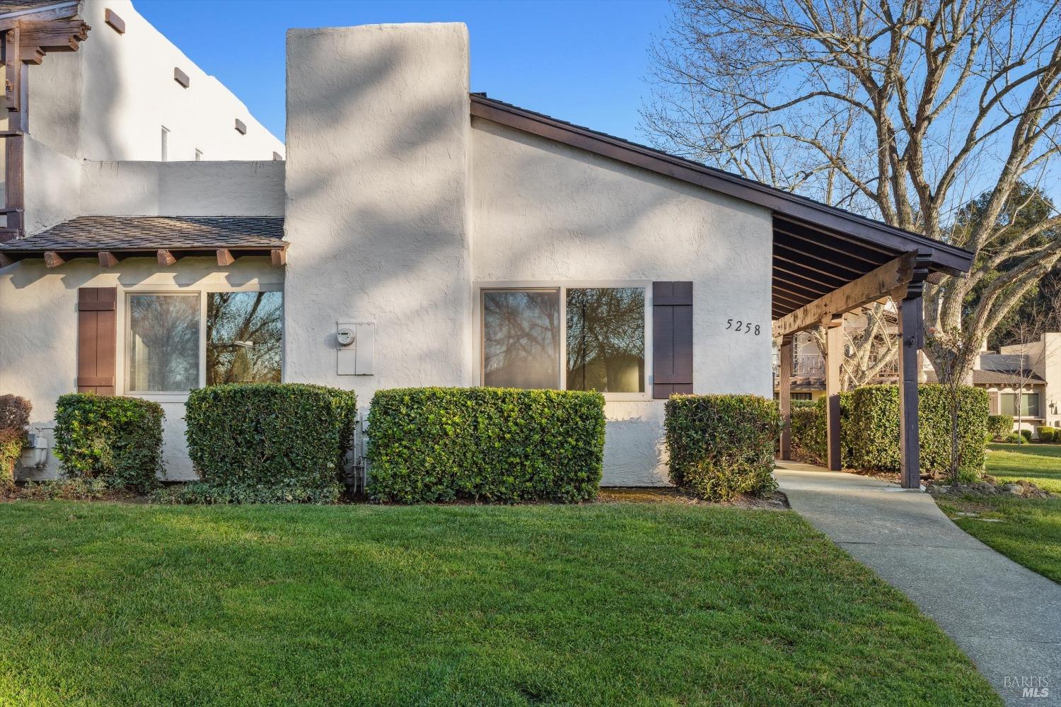 Detail Gallery Image 3 of 28 For 5258 El Mercado Pkwy, Santa Rosa,  CA 95403 - 2 Beds | 2 Baths