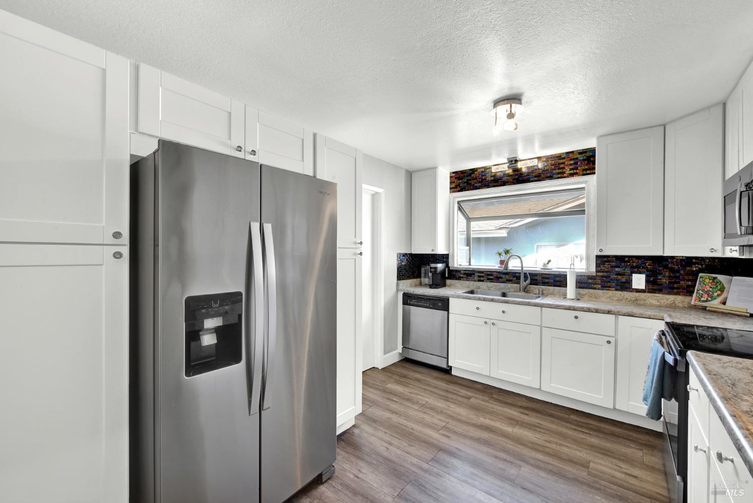 Detail Gallery Image 23 of 60 For 1199 Creekside Dr, Vacaville,  CA 95687 - 4 Beds | 2 Baths