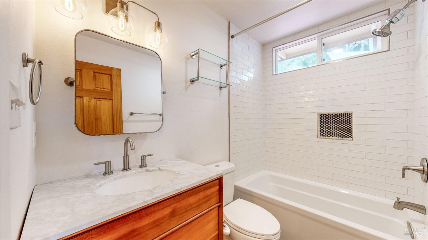 Detail Gallery Image 23 of 62 For 2061 Woodside Dr, Santa Rosa,  CA 95404 - 3 Beds | 2 Baths