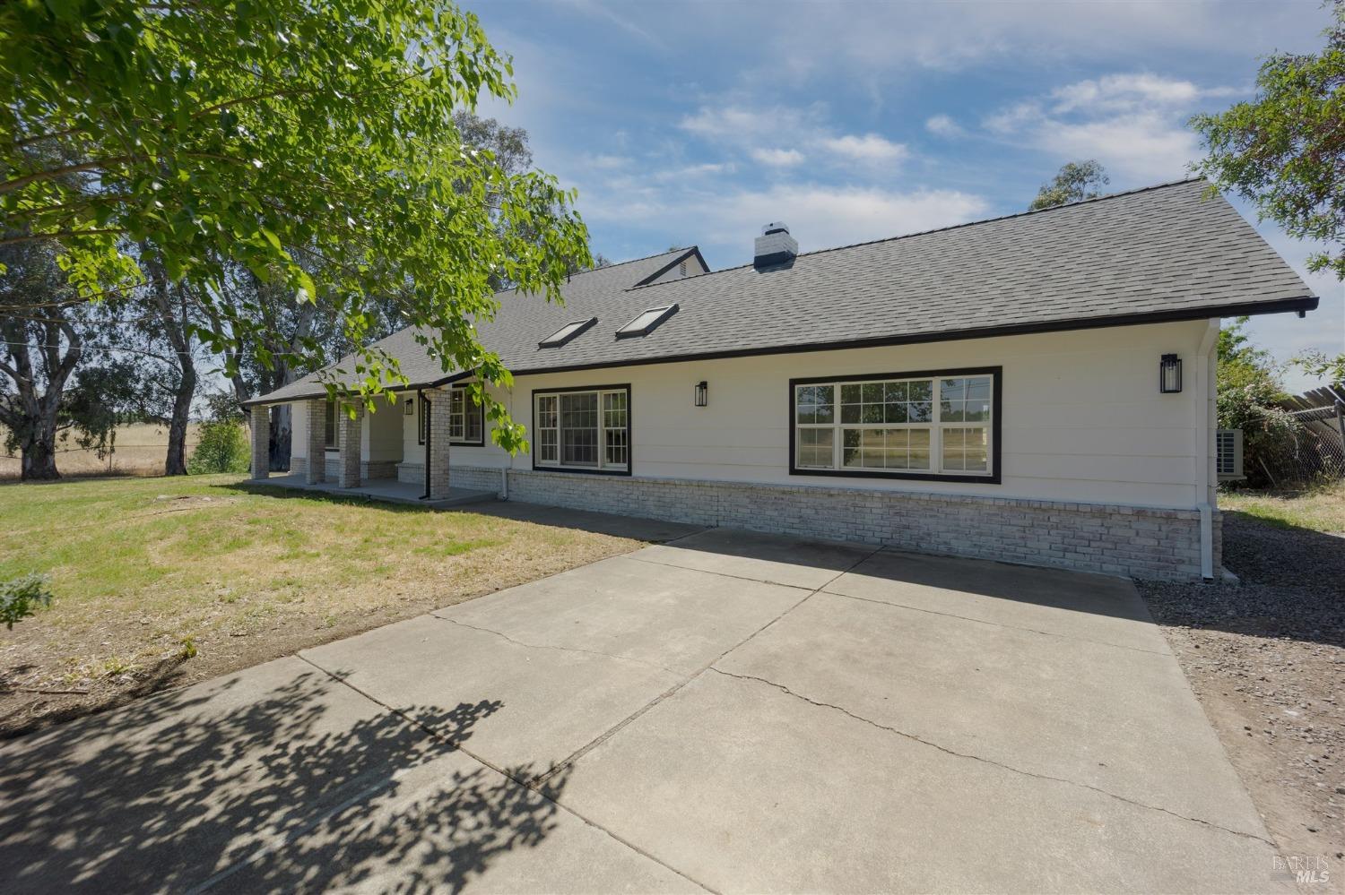 Detail Gallery Image 4 of 71 For 7511 Paddon Rd, Vacaville,  CA 95688 - 4 Beds | 3 Baths