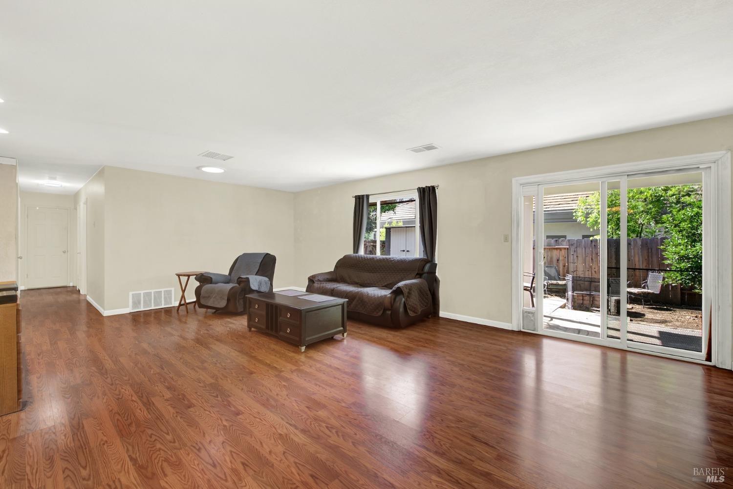 Detail Gallery Image 13 of 37 For 519 Westwood Ct, Vacaville,  CA 95688 - 3 Beds | 2 Baths