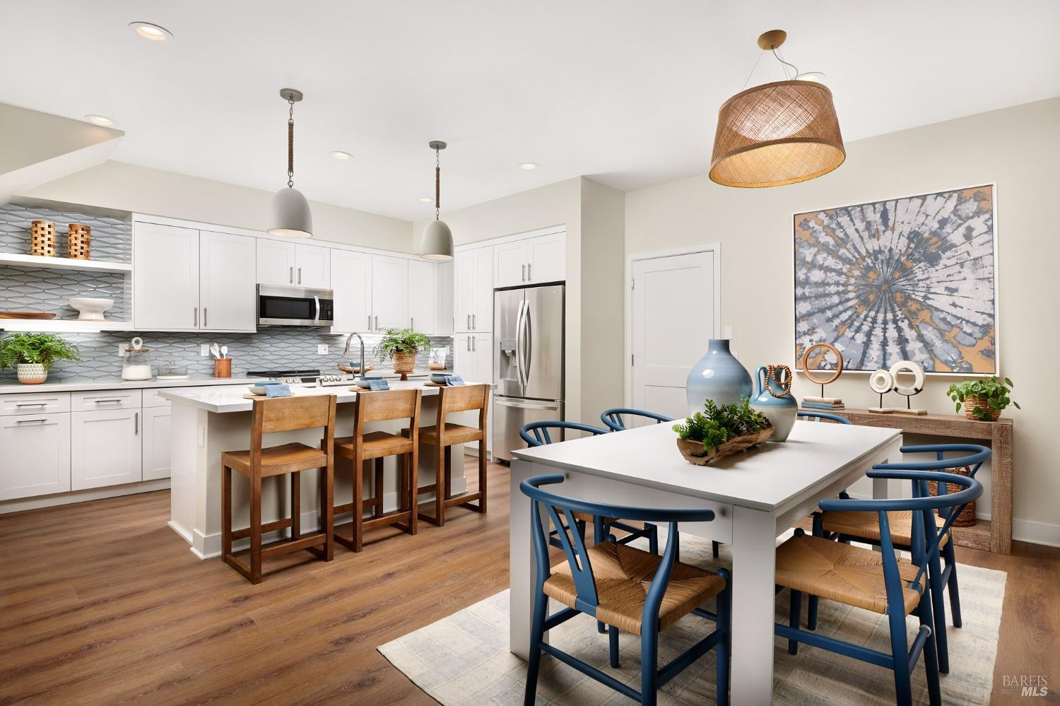 Detail Gallery Image 2 of 3 For 2928 Liscum St, Santa Rosa,  CA 95407 - 3 Beds | 2/1 Baths